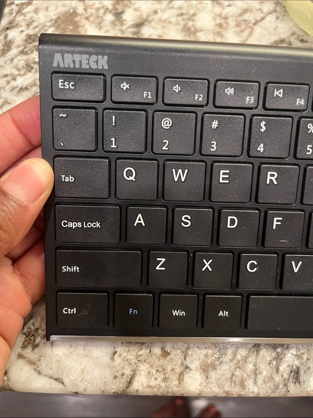 Arteck HW192 Universal Slim Stainless Steel Wireless Keyboard missing dongle
